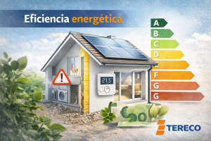 Casa con paneles solares, aislamiento y ventanas eficientes junto a una escala de calificación energética A–G, con símbolos de ahorro y sostenibilidad y el logo de TERECO.
