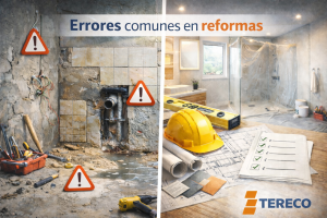 Imagen dividida en dos: a la izquierda una reforma caótica con escombros y fallos visibles; a la derecha una reforma bien planificada con planos, casco y checklist, con logo de TERECO.